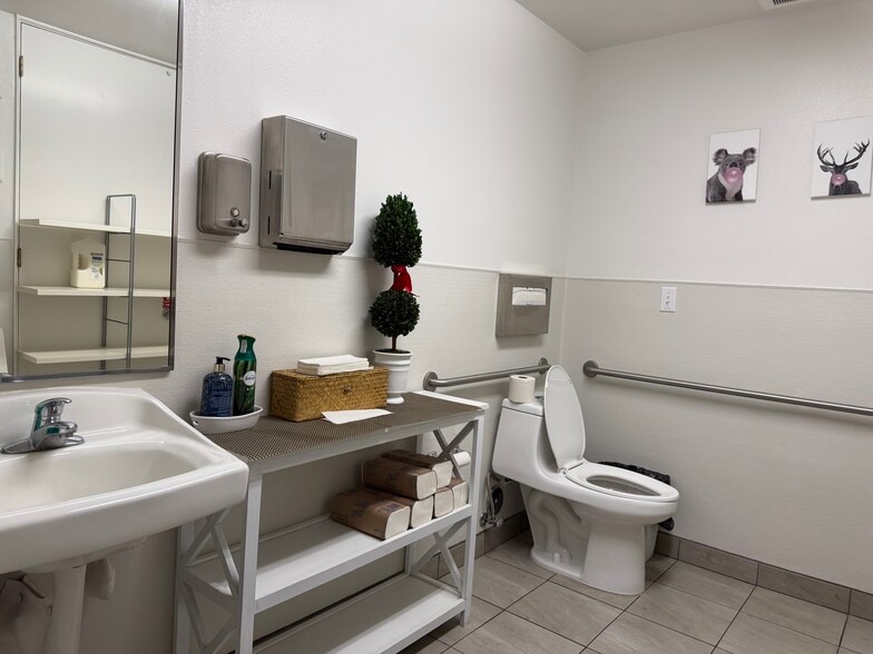 More Photos Of 7700-7704 Kester Ave, Van Nuys Warehouse For Lease