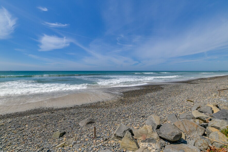More Photos Of 2633 Ocean St, Carlsbad Apartments For Sale