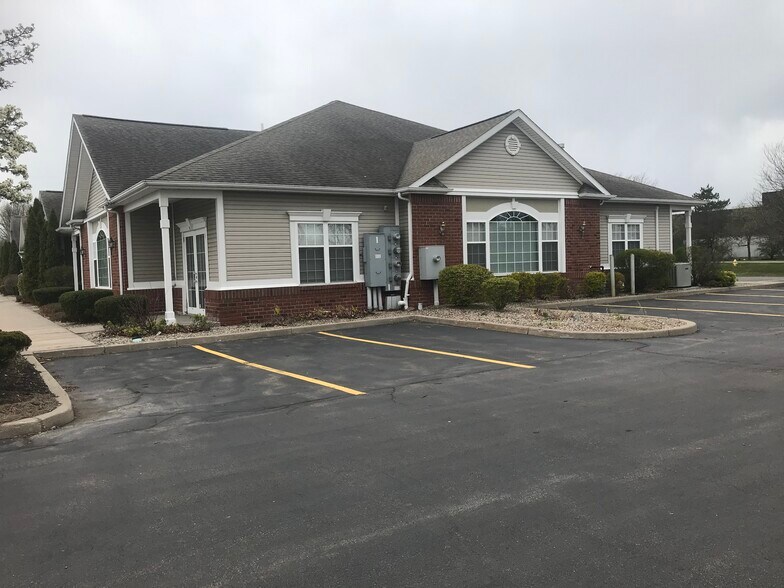 More Photos Of 1110 Crosspointe Ln, Webster Medical For Lease
