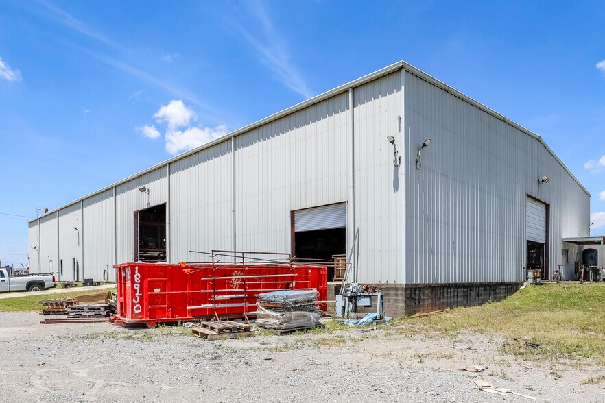More Photos Of 4217 S Lewis St, New Iberia Warehouse For Sale