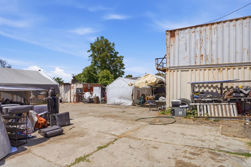 More Photos Of 1635 W 130th St, Gardena Contractor Storage Yard For Sale