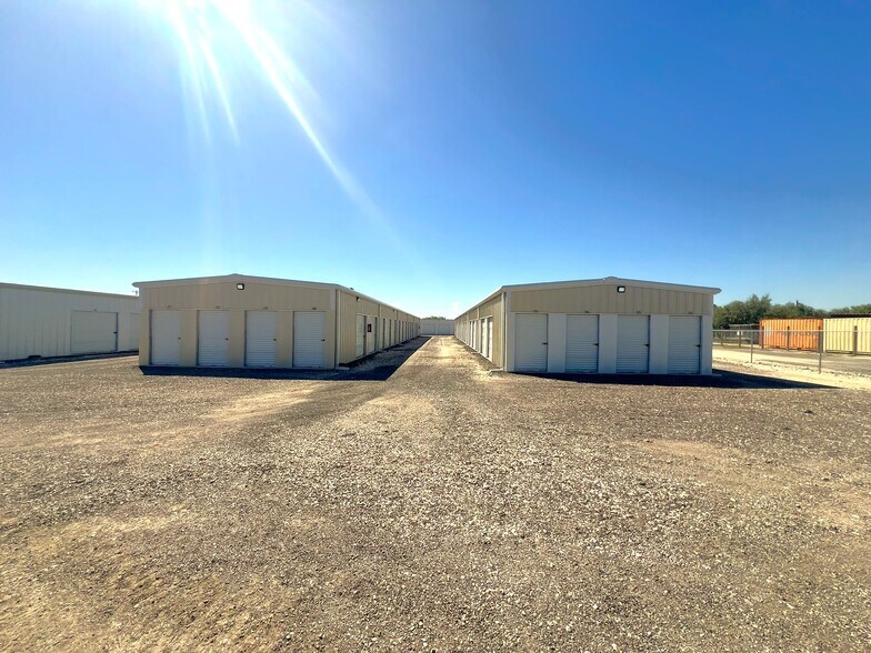 More Photos Of 8109 Us Highway 77, Sinton Self Storage For Sale