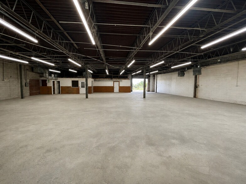 More Photos Of 55 Brook Ave, Deer Park Warehouse For Lease
