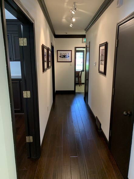 More Photos Of 4727-4729 Spottswood Ave, Memphis Office For Lease