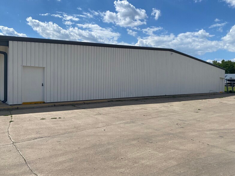 More Photos Of 203 S Madison St, Prairie City Warehouse For Sale
