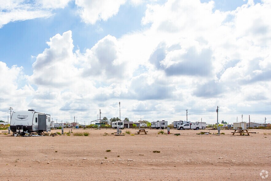 More Photos Of 801 Woodard St, Pyote Trailer Camper Park For Sale