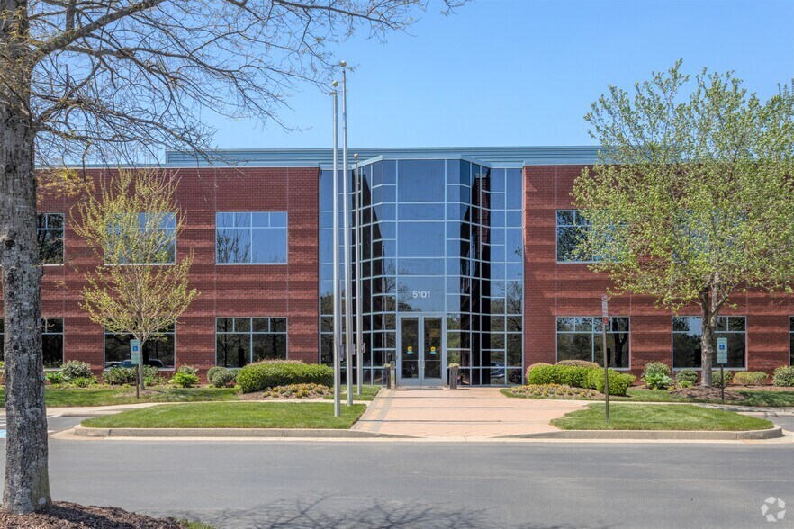More Photos Of 4951 Lake Brook Dr, Glen Allen Office For Lease