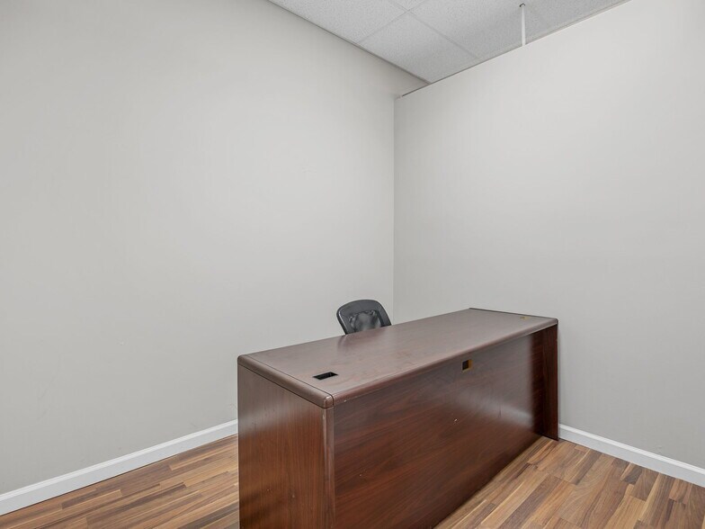 More Photos Of 516 E Main St, Spartanburg Storefront For Sale