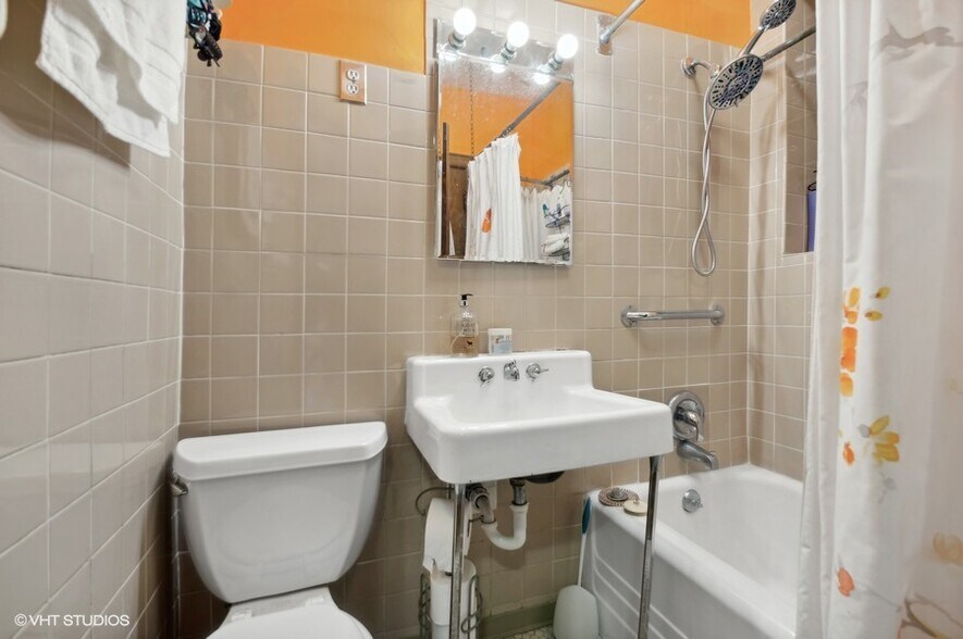 More Photos Of 1351 W Balmoral Ave, Chicago Apartments For Sale