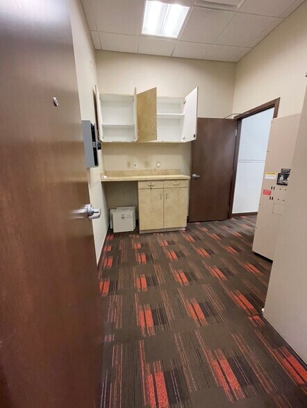 More Photos Of 84 N Plank Rd, Newburgh Storefront For Lease