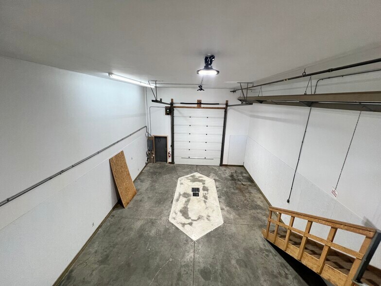 More Photos Of 7471 Edgar Industrial Bend, Red Deer Light Distribution For Sale