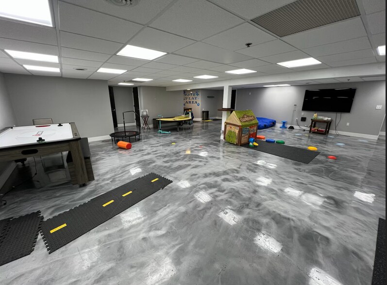 More Photos Of 42450 Hayes Rd, Clinton Township Medical For Lease