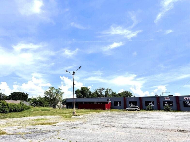 More Photos Of 645 E Georgia Ave, Memphis Bar For Sale