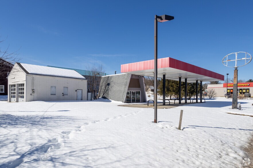 More Photos Of 1115 Main St, Sanford Service Station For Sale