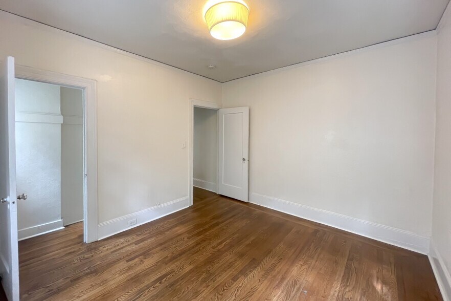 More Photos Of 1000 E 33rd St, Oakland Apartments For Sale