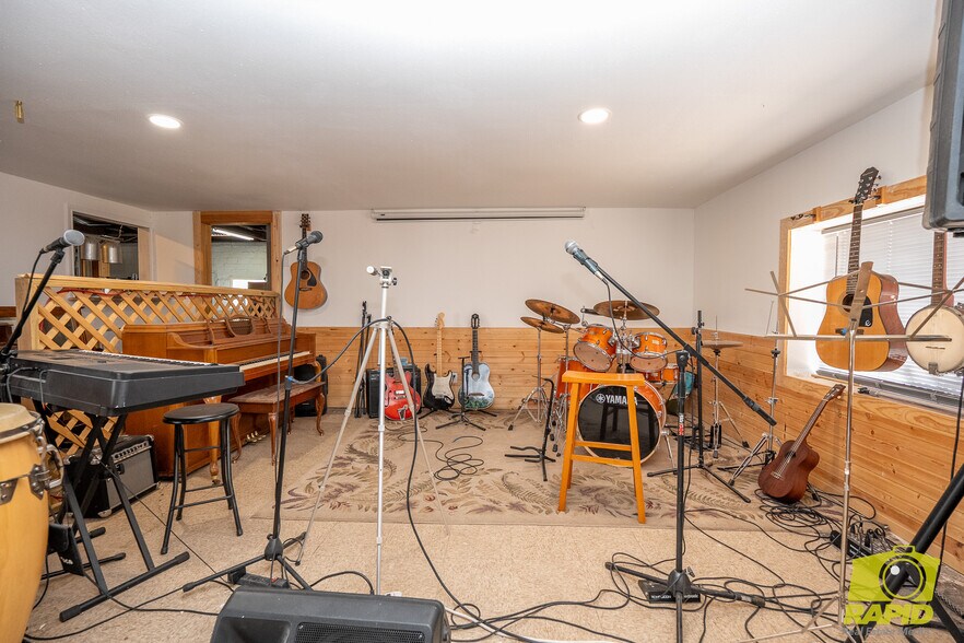 More Photos Of 425 Highland Park, Robert Lee Flex For Sale