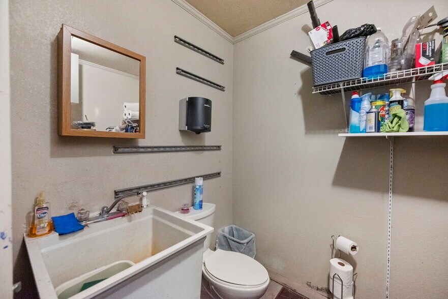 More Photos Of 116 W 3rd St, Brookston Storefront Retail Office For Sale