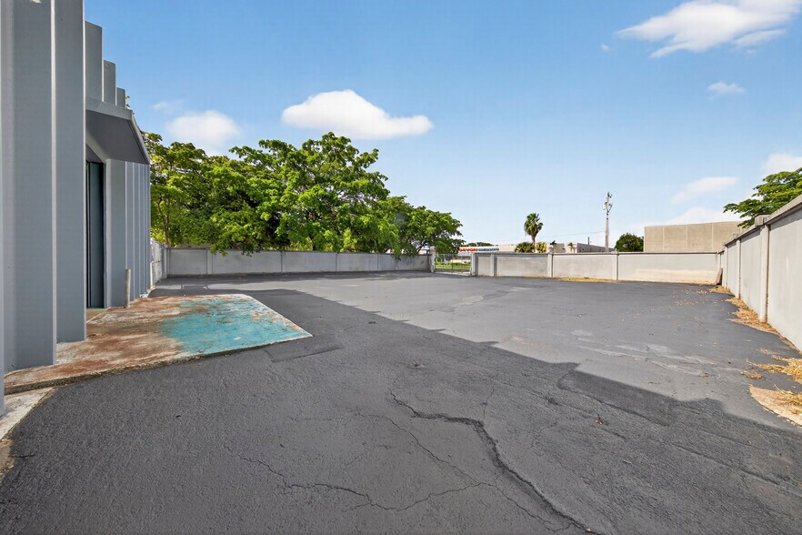 More Photos Of 3111 W Mcnab Rd, Pompano Beach Manufacturing For Lease