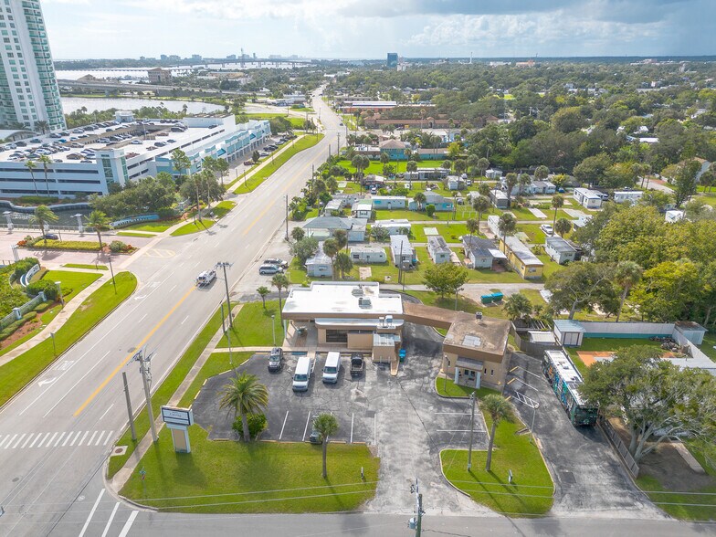 More Photos Of 258 Riverside Dr, Daytona Beach Storefront Retail Office For Sale