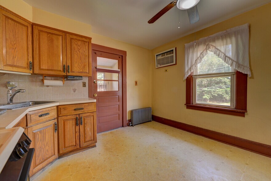 More Photos Of 120 Newark Pompton Tpke, Pequannock Storefront Retail Residential For Sale