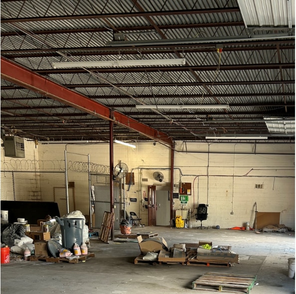 More Photos Of 307-311 Lombrano St, San Antonio Warehouse For Sale