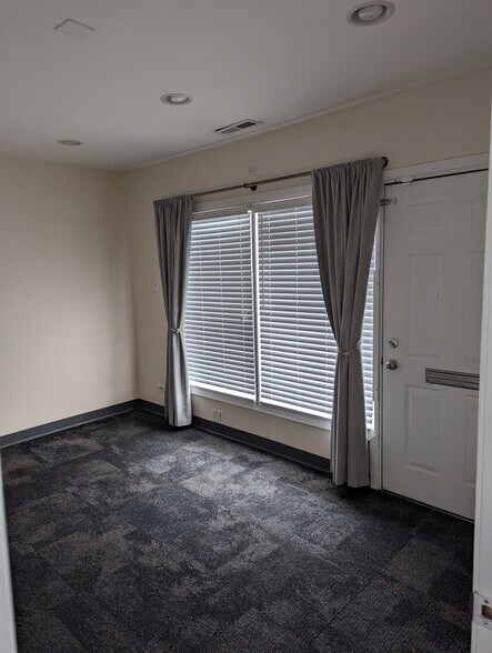 More Photos Of 381 N York Rd, Elmhurst Storefront Retail Office For Lease