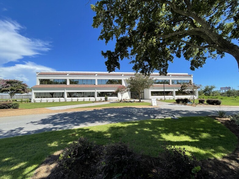 Primary Photo Of 2605-2623 Thomas Dr, Panama City Office For Lease