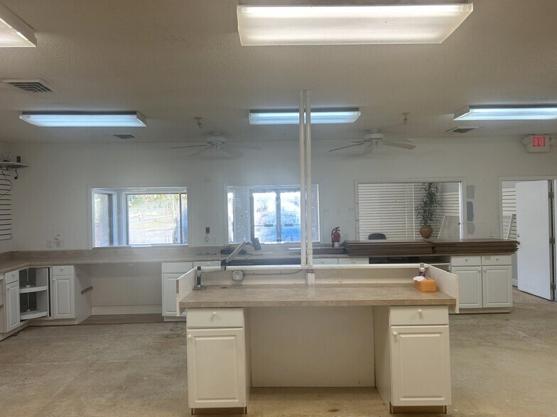 More Photos Of 815 S Moody Rd, Palatka Office For Lease