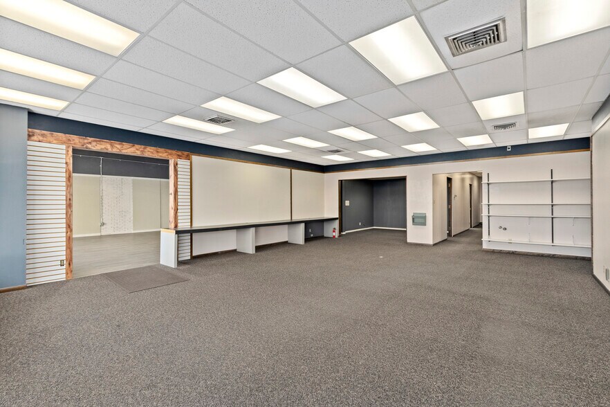 More Photos Of 1005 Main St, Buhl Storefront Retail Residential For Sale