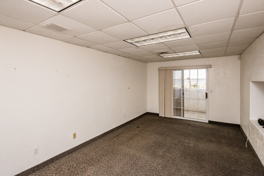 More Photos Of 951 Lake Havasu Ave N, Lake Havasu City Showroom For Lease