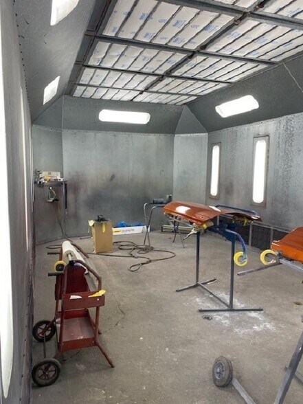 More Photos Of 578 Mast Rd, Manchester Auto Repair For Lease