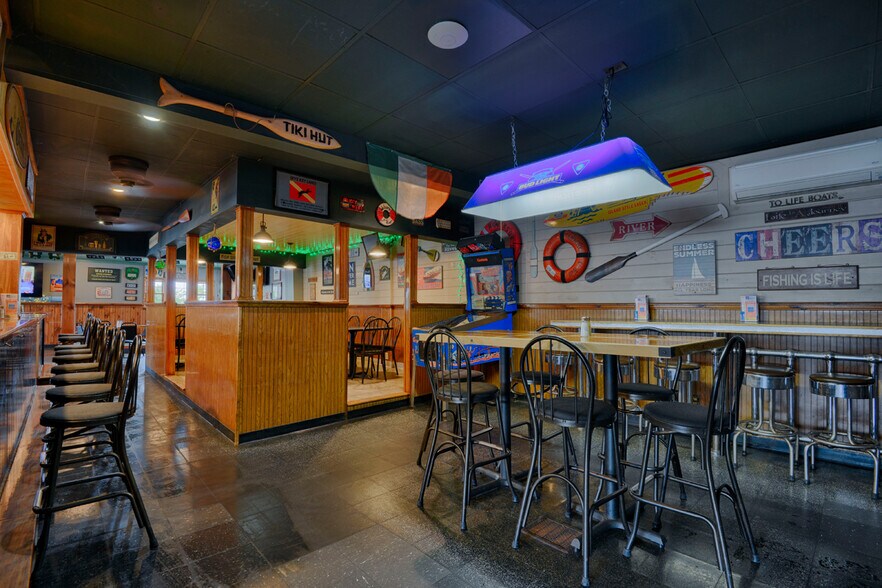 More Photos Of 226 Webb St, Clayton Bar For Sale