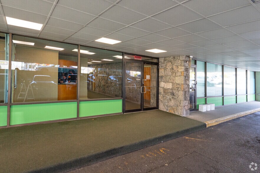 More Photos Of 734 Walt Whitman Rd, Melville Loft Creative Space For Sale