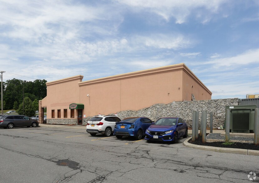 More Photos Of 675 Troy Schenectady Rd, Latham Restaurant For Lease