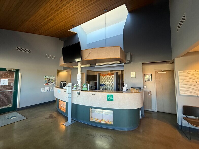 More Photos Of 3309 Bragg Blvd, Fayetteville Veterinarian Kennel For Lease