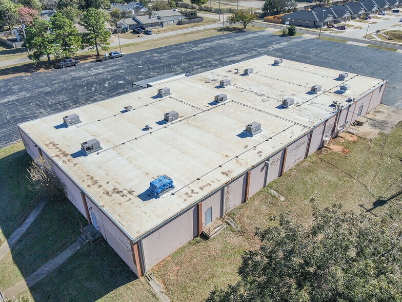 More Photos Of 8713 E Main, Midwest City Light Distribution For Sale
