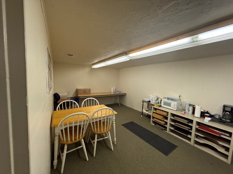 More Photos Of 108 E 1st St, Cameron General Retail For Sale