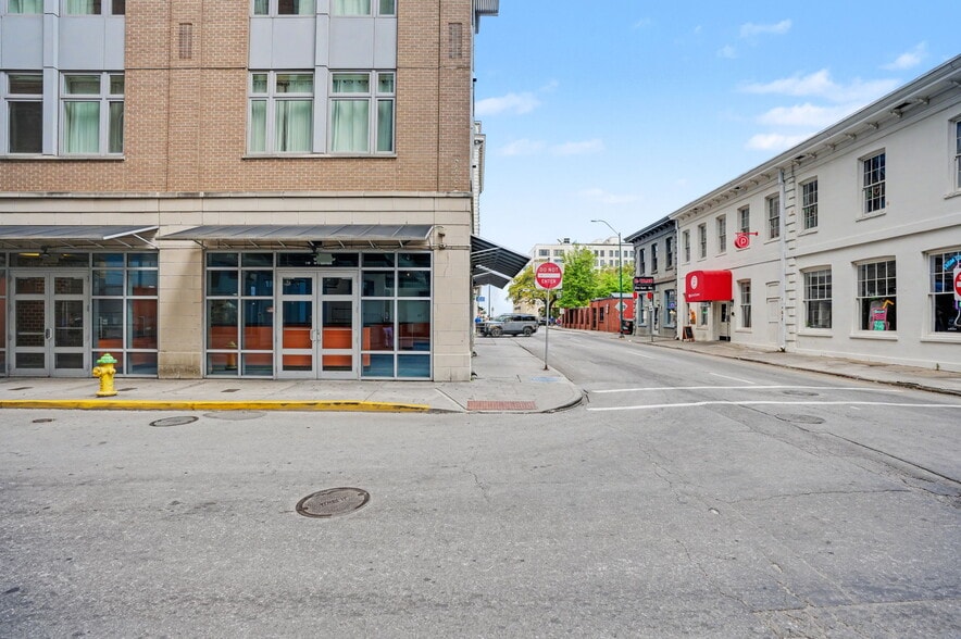 More Photos Of 110 W Bryan St, Savannah Freestanding For Lease