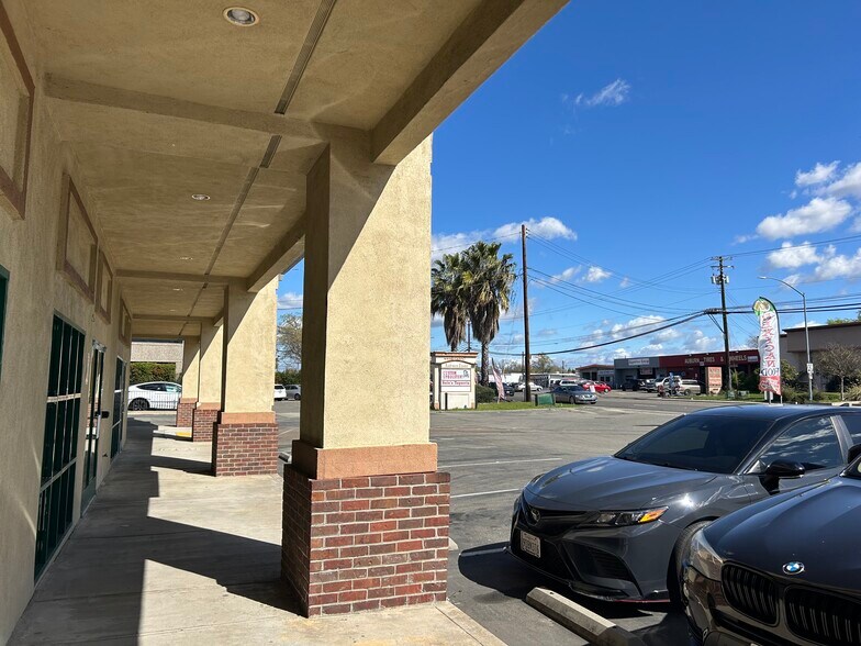 More Photos Of 4445-4447 Auburn Blvd, Sacramento Storefront For Lease