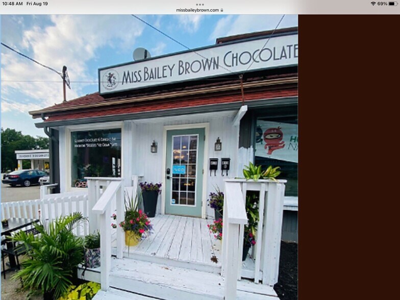 More Photos Of 431-433 Brock Av, Burlington Storefront Retail Residential For Lease