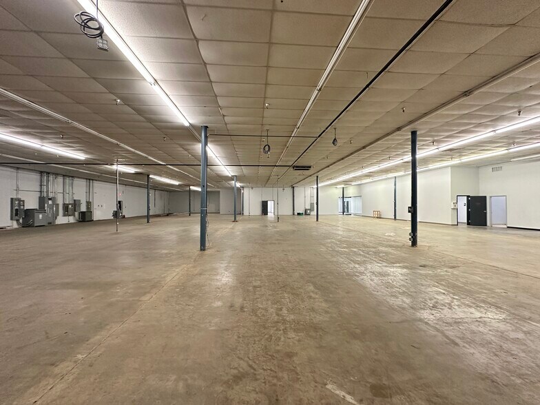 More Photos Of 1001 NE Loop 820, Fort Worth Distribution For Lease