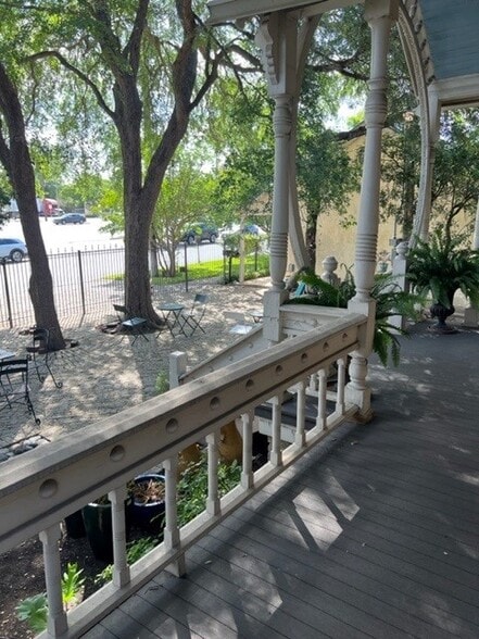 More Photos Of 411 6th St, San Antonio Office Residential For Lease