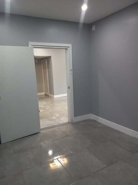 More Photos Of 9 Meadow Rd, Rutherford General Retail For Lease