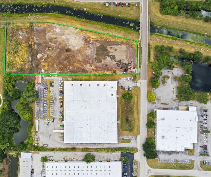 More Photos Of 7125 114th Ave, Largo Warehouse For Lease