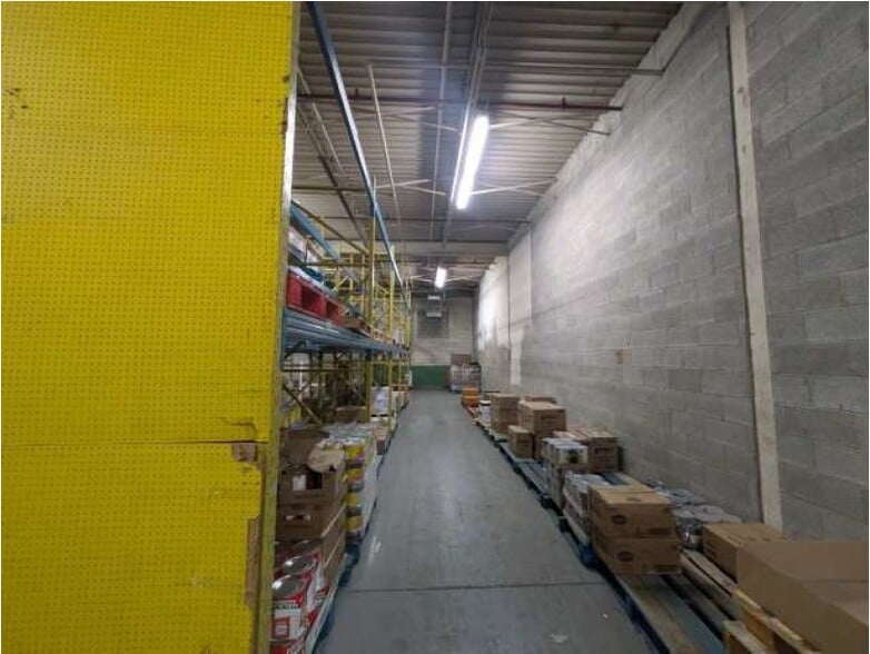 More Photos Of 9200 Rue Charles-de-LaTour, Montréal Warehouse For Lease