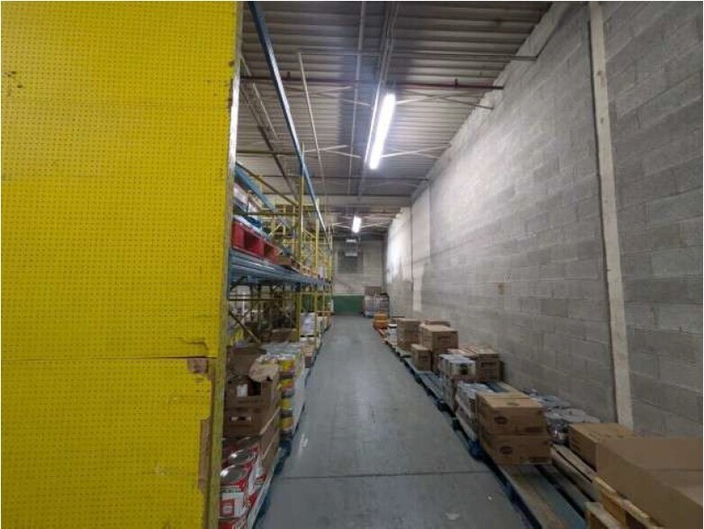 More Photos Of 9200 Rue Charles-de-LaTour, Montréal Warehouse For Lease