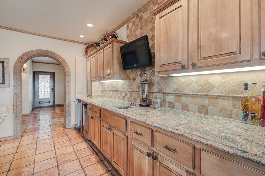 More Photos Of 505 Gilchrist Ln, Del Rio Specialty For Sale