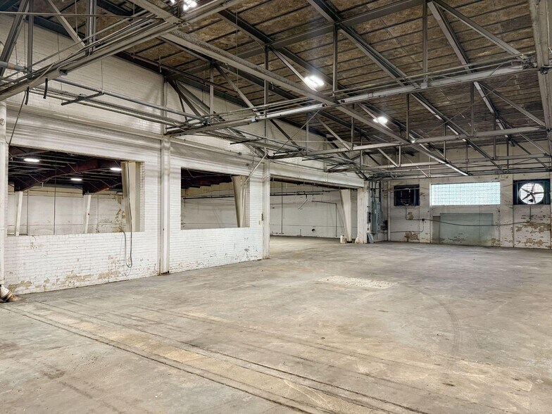 More Photos Of 530 N Beach St, Daytona Beach Warehouse For Sale