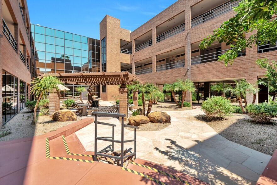 More Photos Of 3501 N Scottsdale Rd, Scottsdale Medical For Lease