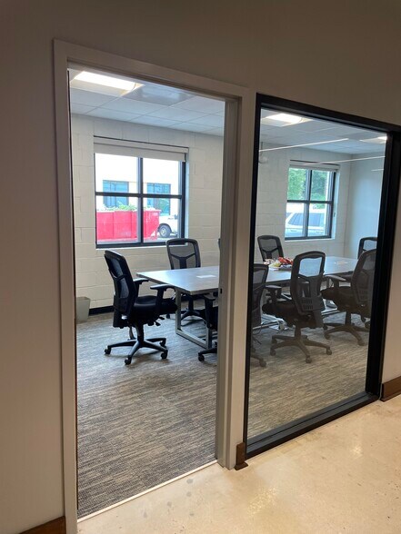 More Photos Of 1914 W Morehead St, Charlotte Office For Sale